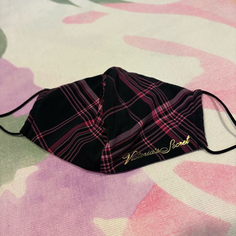 Victoria's Secret Black & Pink Plaid Face Mask EUC Adjustable Gold Text Holiday - Picture 3 of 6